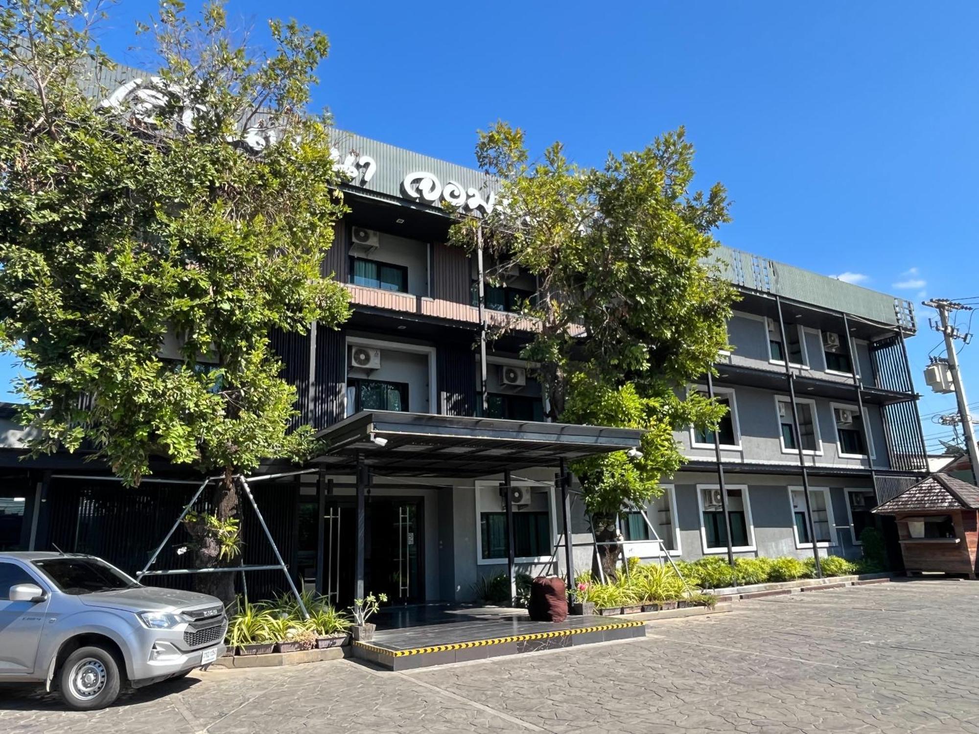 Huern Nana Jomsawan Hotel Phrae Luaran gambar